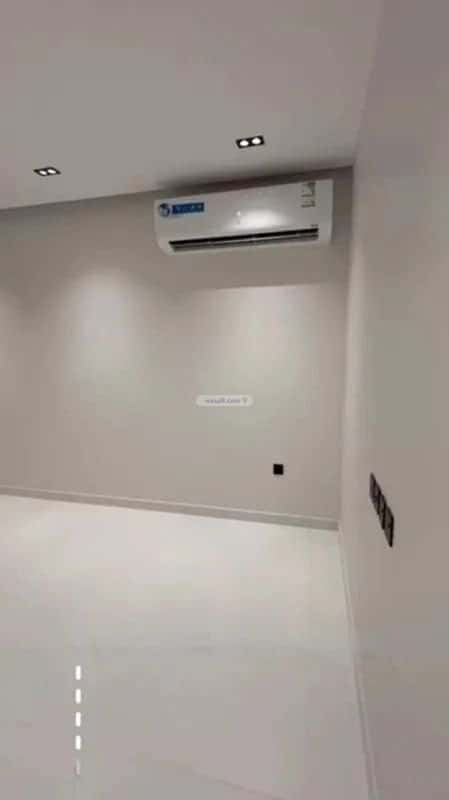 فيلا 256 متر مربع واجهة شرقية ب 3 غرف الندى، الدمام