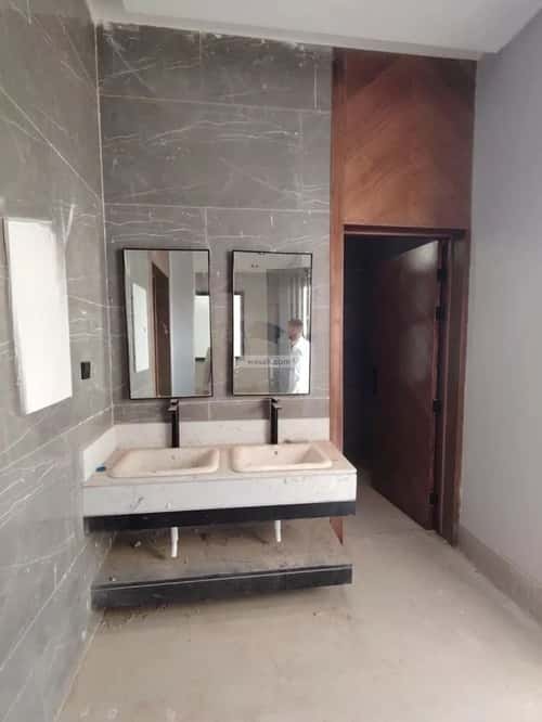 Floor 174 SQM with 5 Bedrooms West Al-Oraija, West Riyadh, Riyadh