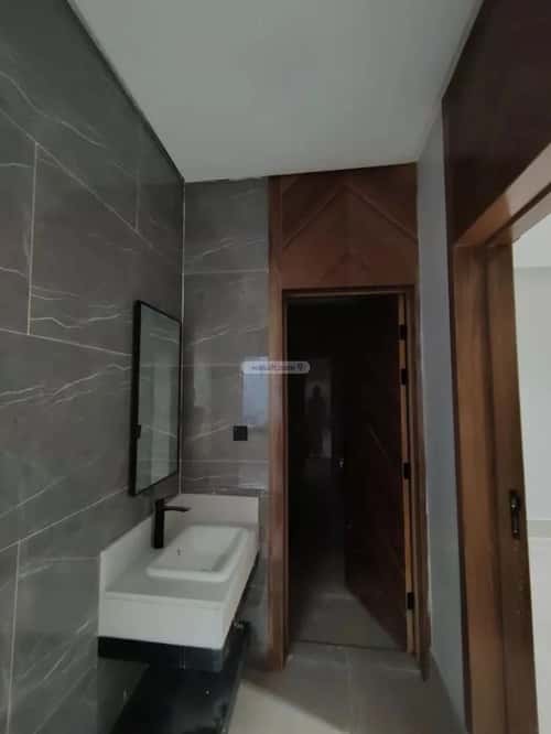 فيلا 252 متر مربع شرقية على شارع 20م عكاظ، جنوب الرياض، الرياض