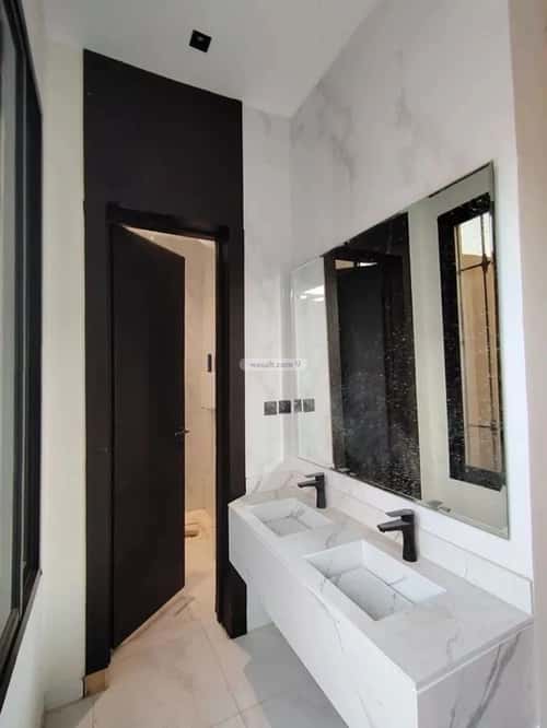 Floor 225 SQM with 5 Bedrooms Al-Awaly, West Riyadh, Riyadh