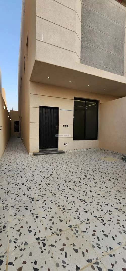 Floor 171 SQM with 5 Bedrooms Okaz, South Riyadh, Riyadh