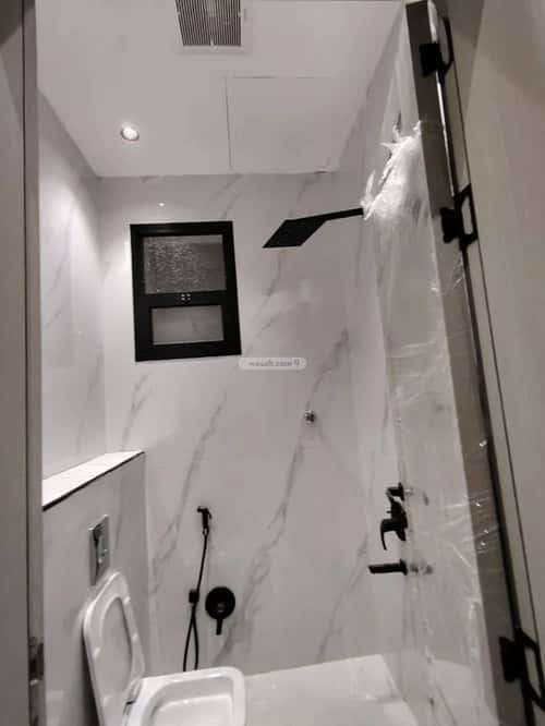 فيلا 300 متر مربع شرقية على شارع 20م العوالي، غرب الرياض، الرياض