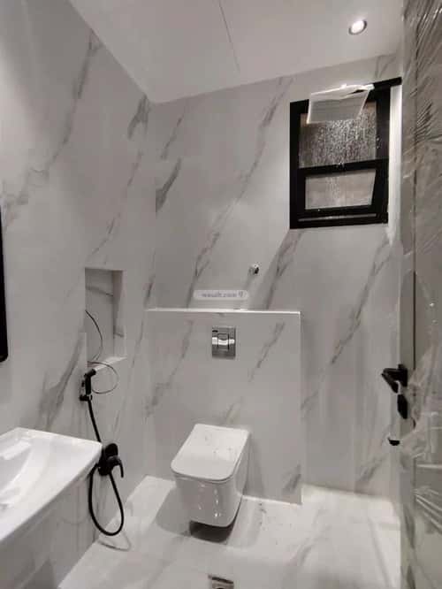 فيلا 300 متر مربع شرقية على شارع 20م العوالي، غرب الرياض، الرياض