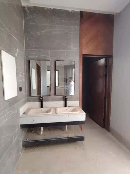 Floor 164 SQM with 5 Bedrooms West Al-Oraija, West Riyadh, Riyadh