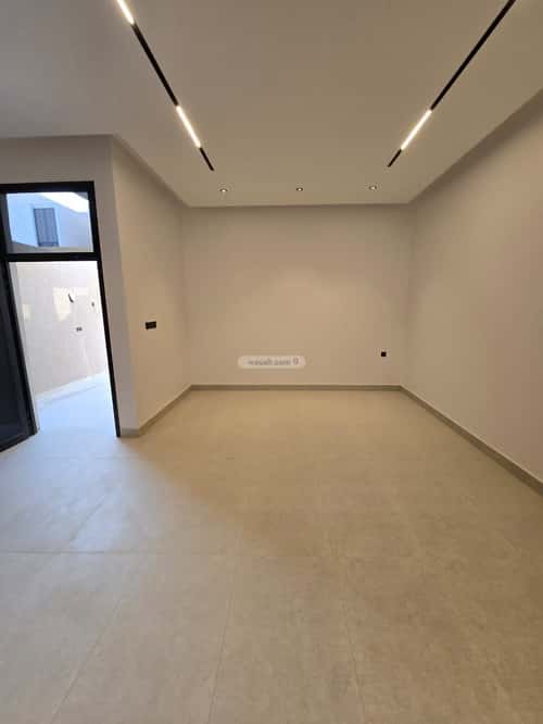 Floor with 5 Bedrooms Al-Janadriyah, East Riyadh, Riyadh