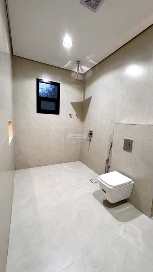 فيلا 400 متر مربع شرقية على شارع 15م الملك فهد، عنيزة