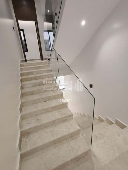 فيلا 252 متر مربع شمالية على شارع 15م المعيزيلة، شرق الرياض، الرياض