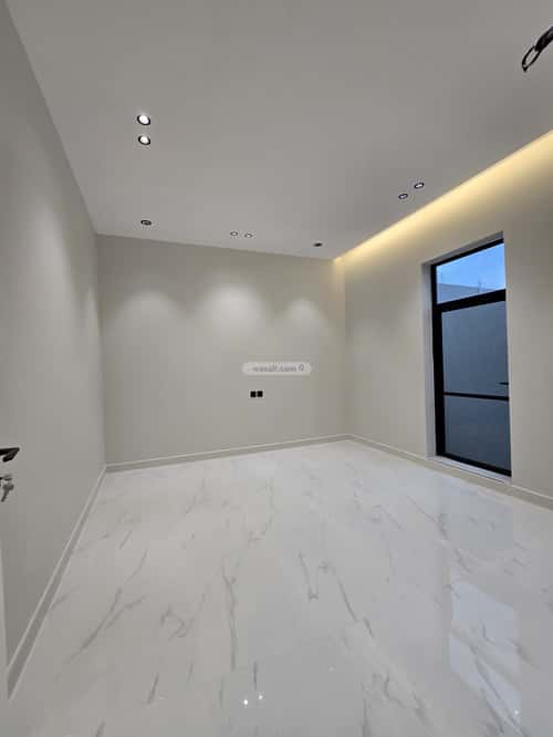 Villa 450 SQM with 1 Apartment Facing East Wadi Jaleel, Alttayif