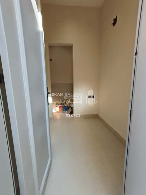 فيلا 300 متر مربع شمالية على شارع 18م الجنادرية، شرق الرياض، الرياض