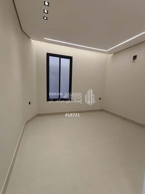 فيلا 300 متر مربع شمالية على شارع 18م الجنادرية، شرق الرياض، الرياض