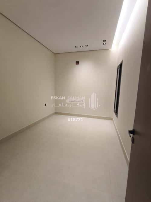 فيلا 300 متر مربع شمالية على شارع 18م الجنادرية، شرق الرياض، الرياض