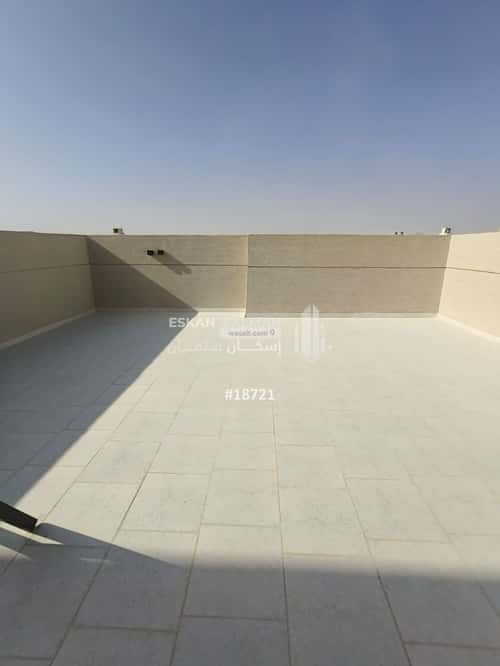 فيلا 300 متر مربع شمالية على شارع 18م الجنادرية، شرق الرياض، الرياض