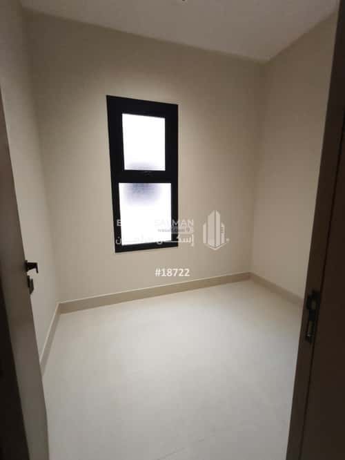 فيلا 300 متر مربع شمالية على شارع 18م الجنادرية، شرق الرياض، الرياض