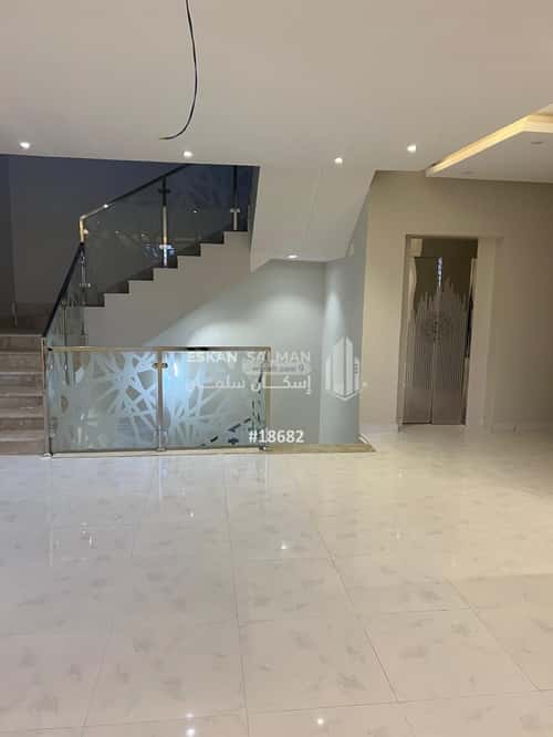 فيلا 300 متر مربع شمالية على شارع 20م التسامح، خميس مشيط