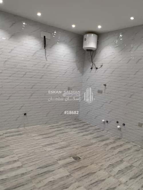 فيلا 300 متر مربع شمالية على شارع 20م التسامح، خميس مشيط