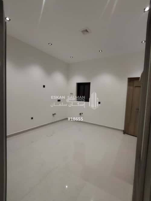 فيلا 300 متر مربع شرقية على شارع 20م السيف، الدمام