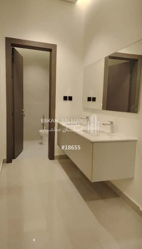 فيلا 300 متر مربع شرقية على شارع 20م السيف، الدمام