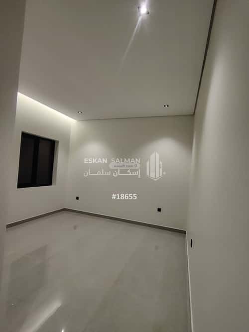 فيلا 300 متر مربع شرقية على شارع 20م السيف، الدمام