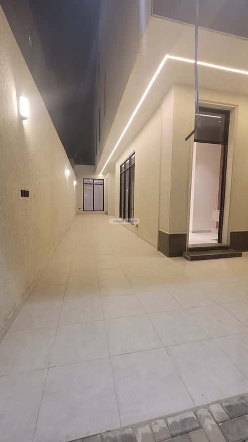 فيلا 250 متر مربع شرقية على شارع 20م الجنادرية، شرق الرياض، الرياض