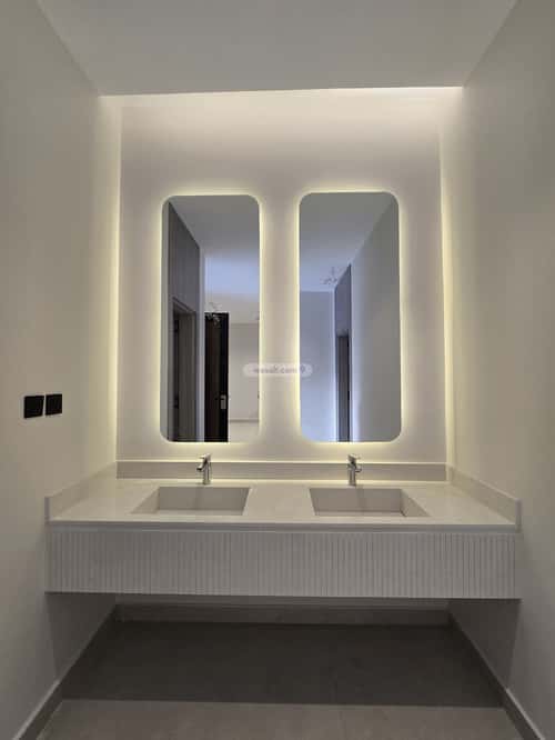 Villa 300 SQM with 2 Apartments Facing North Al Rahmanyah, East Jeddah, Jeddah