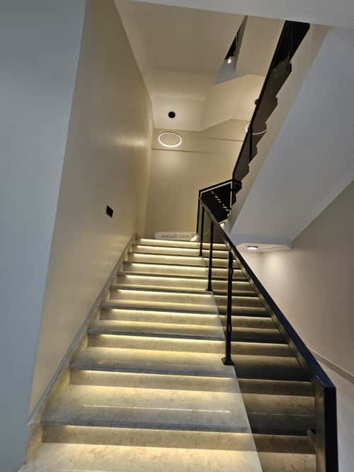 Villa 300 SQM with 3 Apartments Facing South Al Rahmanyah, East Jeddah, Jeddah