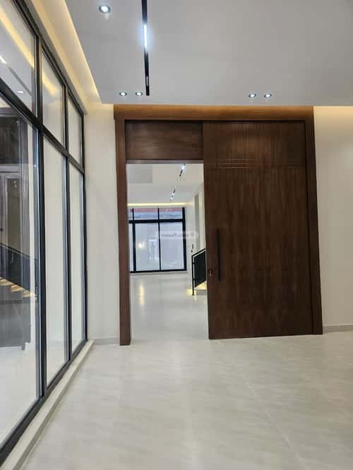 Villa 300 SQM with 3 Apartments Facing South Al Rahmanyah, East Jeddah, Jeddah