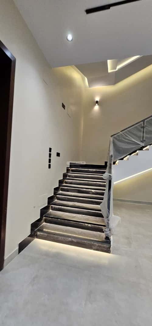 فيلا 300 متر مربع مع 3 شقق واجهة غربية الرحمانية، شرق جدة، جدة