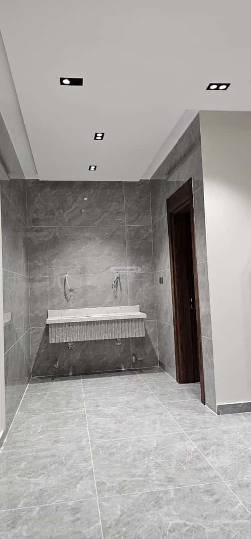 Villa 379 SQM with 3 Apartments Facing South Al Hamadhnyah, East Jeddah, Jeddah