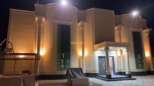 فيلا 1260 متر مربع غربية على شارع 30م الورود، شقراء