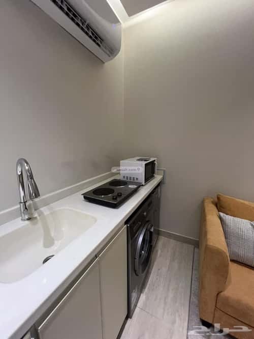 شقة بغرفة الحمراء، الخبر