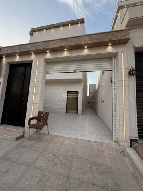 Floor 255 SQM with 5 Bedrooms Al-Qadisiyah, East Riyadh, Riyadh
