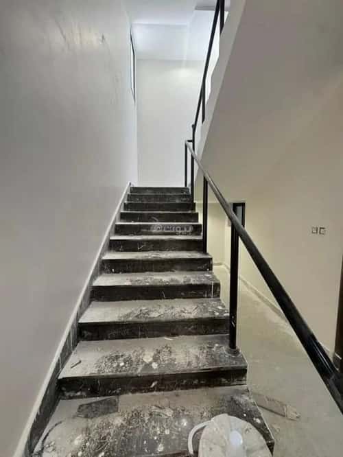 فيلا 270 متر مربع غربية على شارع 15م الندوة، شرق الرياض، الرياض