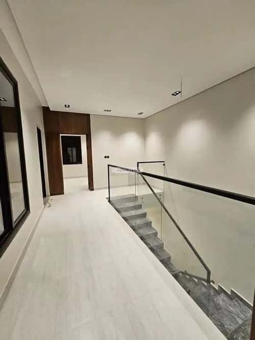 4 bedroom floor in Al Munsiyah