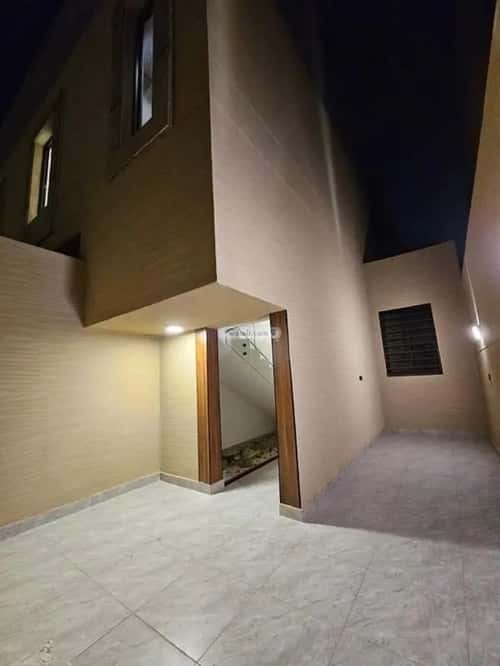 Floor 206 SQM with 4 Bedrooms Al-Muanisiyah, East Riyadh, Riyadh
