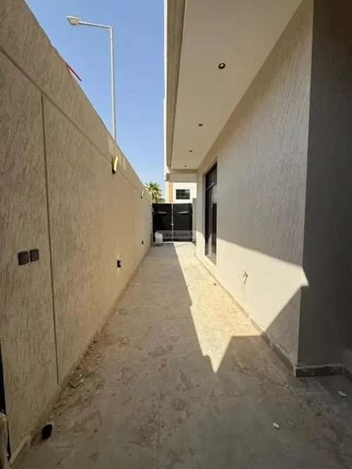 فيلا 310 متر مربع شرقية على شارع 15م المونسية، شرق الرياض، الرياض