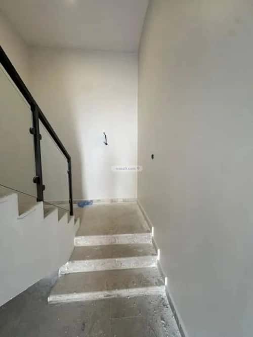 Floor 199 SQM with 5 Bedrooms Al-Muanisiyah, East Riyadh, Riyadh