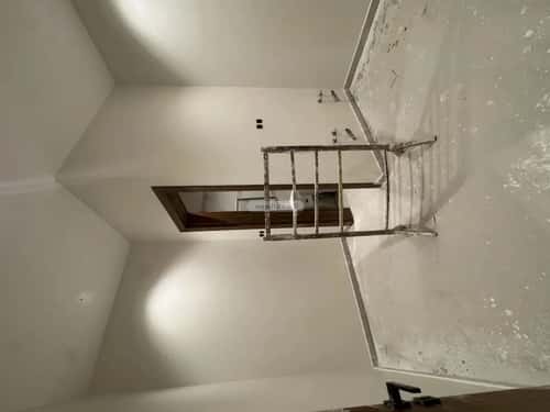 Floor 199 SQM with 5 Bedrooms Al-Muanisiyah, East Riyadh, Riyadh