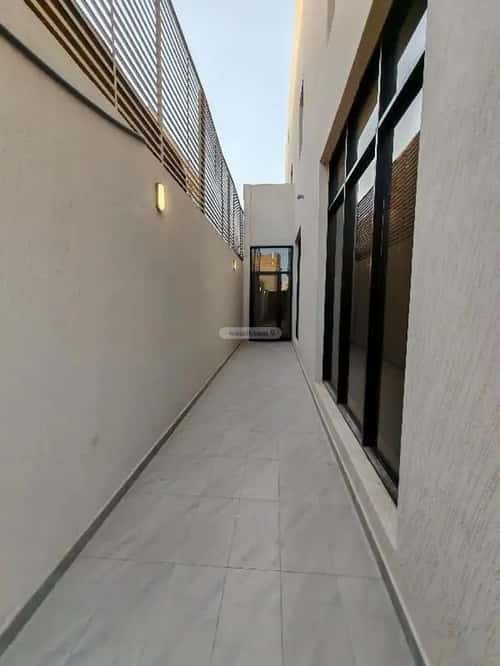 Floor 242 SQM with 5 Bedrooms Al-Muanisiyah, East Riyadh, Riyadh
