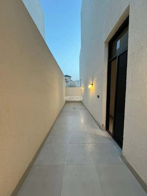 Floor 198 SQM with 5 Bedrooms Qurtubah, East Riyadh, Riyadh