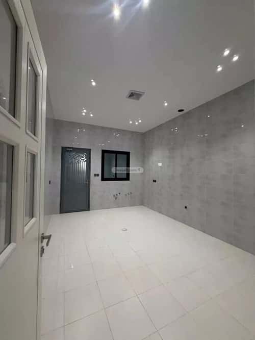 Villa 250 SQM Facing West on 18m Width Street King Fahad Dist, Aldammam