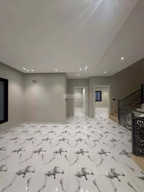 فيلا 250 متر مربع غربية على شارع 18م ضاحية الملك فهد، الدمام