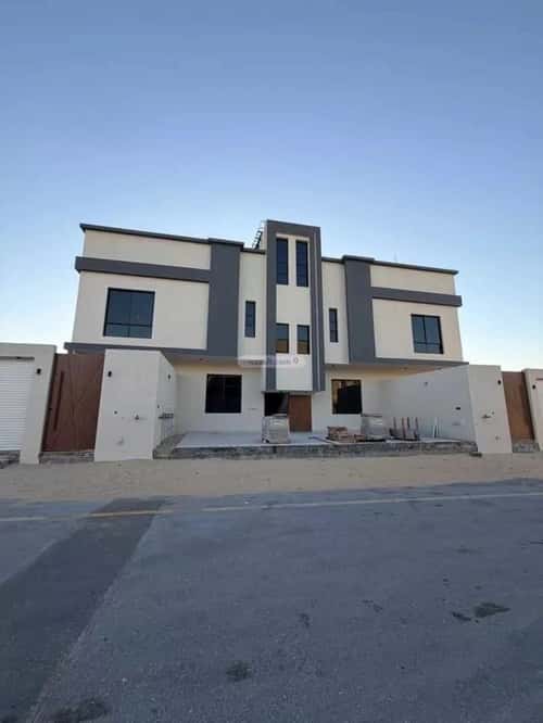 فيلا 214 متر مربع شرقية على شارع 18م طيبة، الدمام