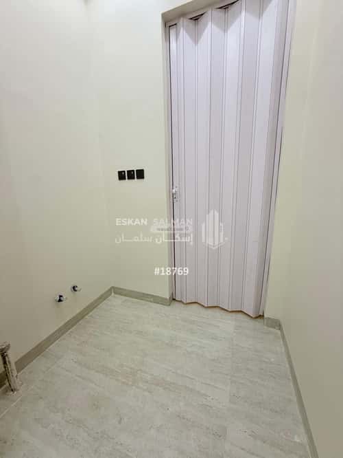 فيلا 140 متر مربع شمالية على شارع 15م الندوة، شرق الرياض، الرياض