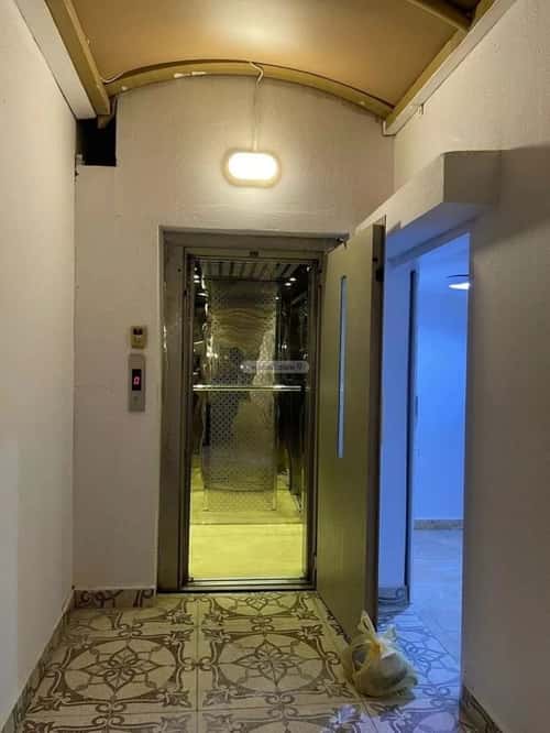 دور 672 متر مربع ب 5 غرف إشبيلية، شرق الرياض، الرياض