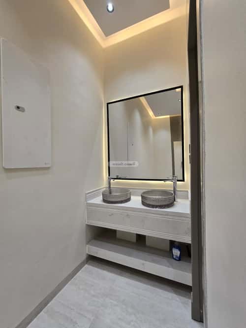 Floor 140 SQM with 5 Bedrooms Al- Nadwah, East Riyadh, Riyadh