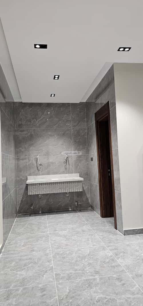 Villa 379 SQM with 3 Apartments Facing South Al Hamadhnyah, East Jeddah, Jeddah