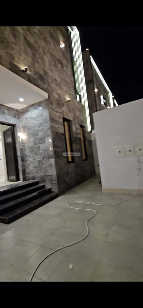 Villa 300 SQM with 3 Apartments Facing East Al Rahmanyah, East Jeddah, Jeddah