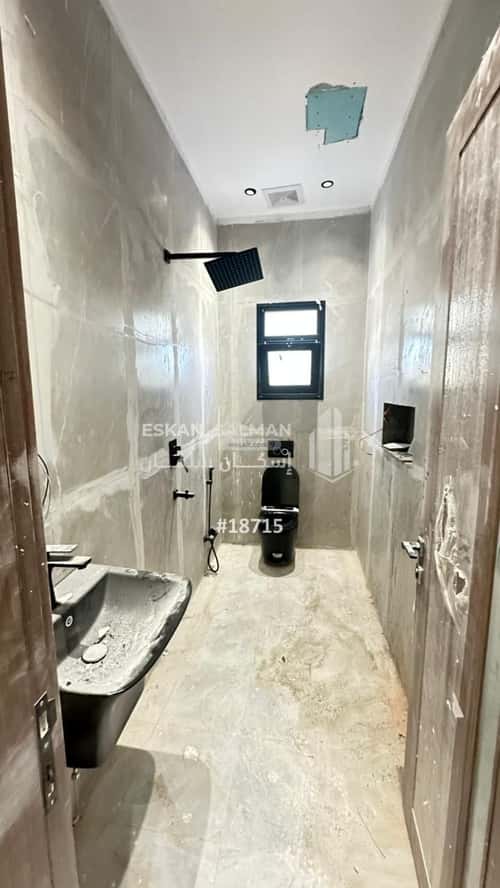 Floor 243 SQM with 6 Bedrooms King Fahad Dist, Aldammam