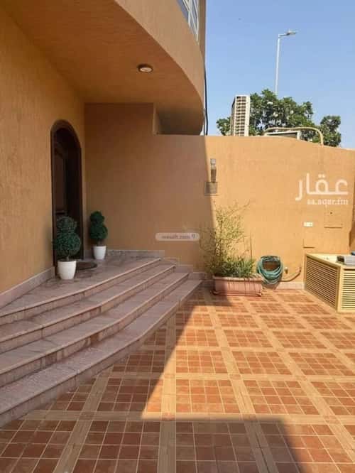 فيلا 299 متر مربع شرقية على شارع 15م البساتين، شمال جدة، جدة