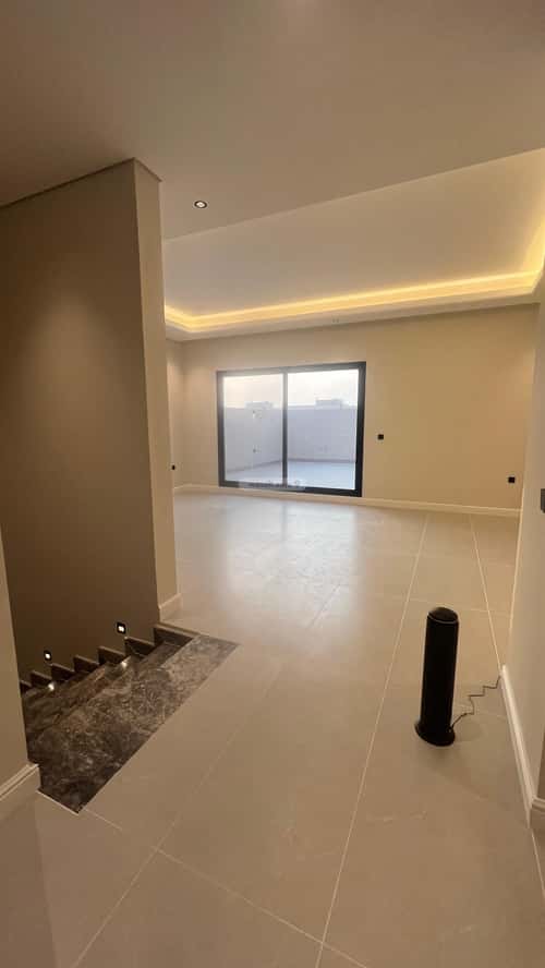 فيلا 355 متر مربع شمالية على شارع 15م الشعلة، الدمام